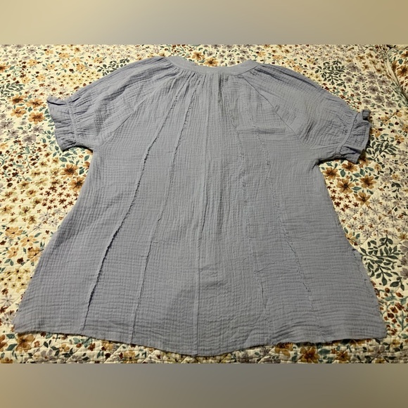 NWT!  Light Blue  Women's Button-Up Top - Picture 4 of 8